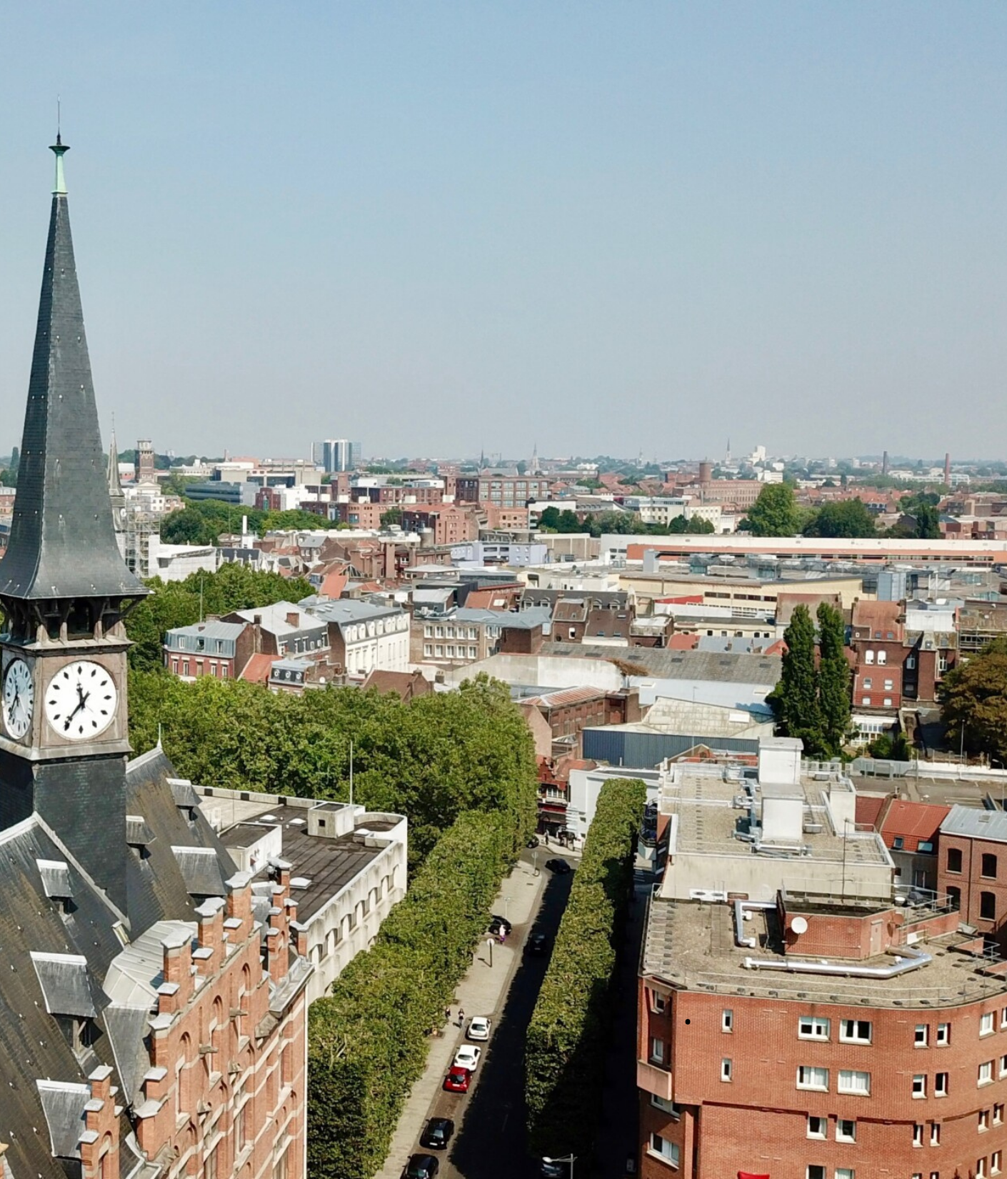 quartiers résidentiels de Roubaix avec un clocher