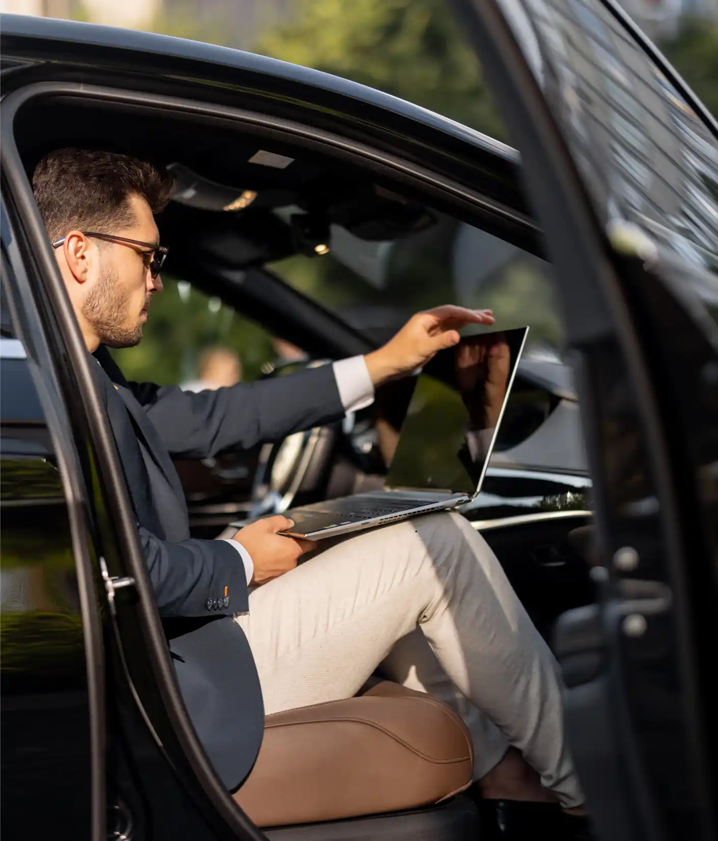 Chauffeur privé Taxi Union accompagnant un passager lors d’un trajet professionnel à Lille