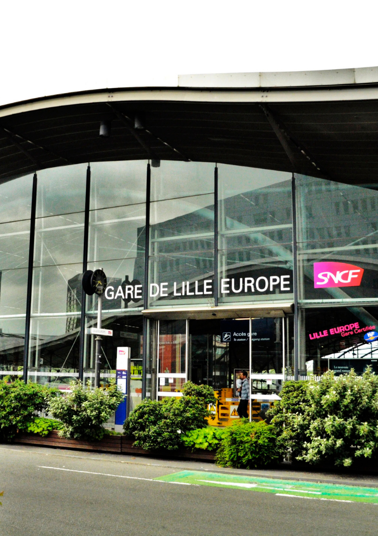 Entrée de la gare Lille Europe pour une prise en charge en taxi à Lille