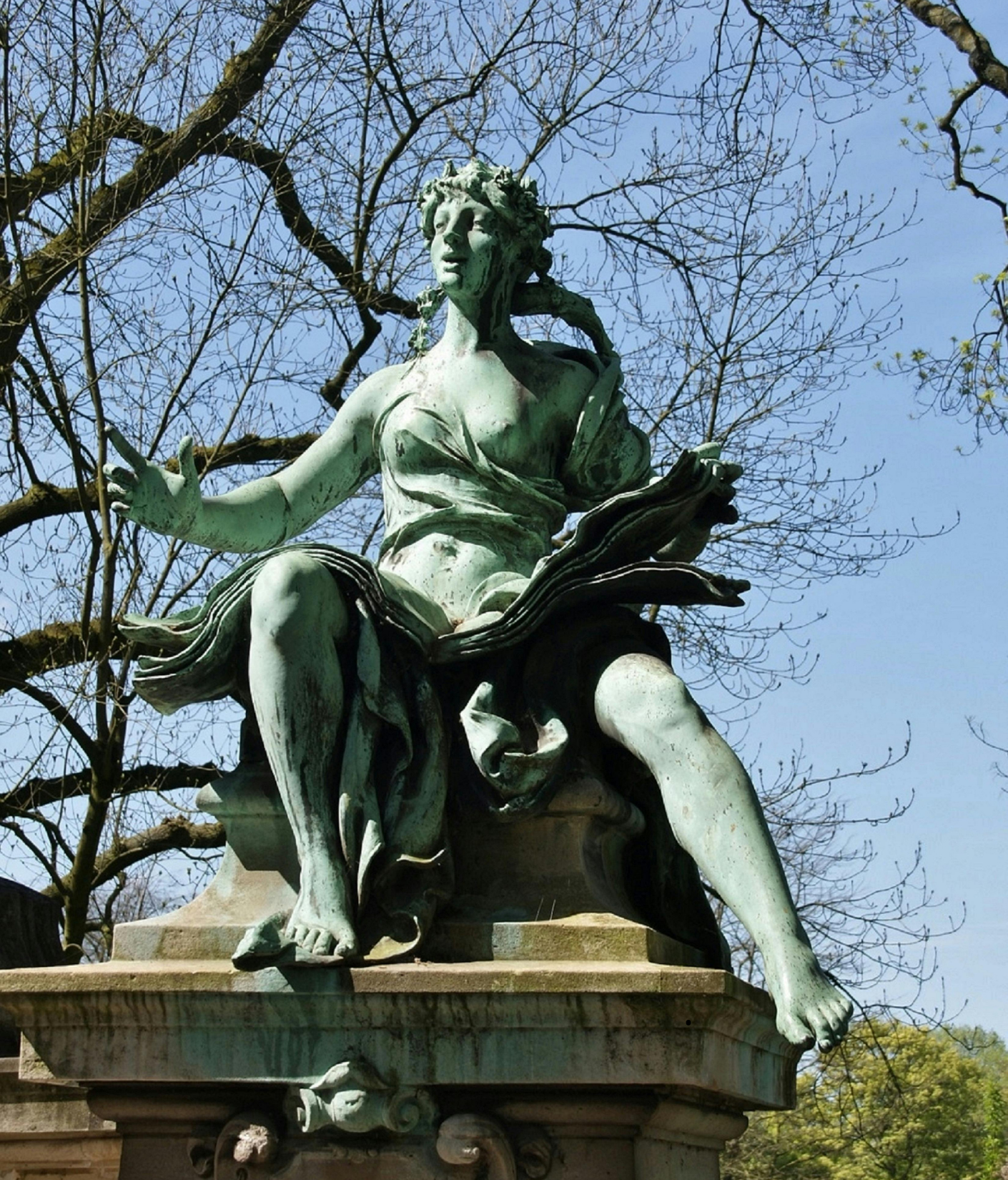 Statue dans le centre de Roubaix près des pôles culturels de la ville